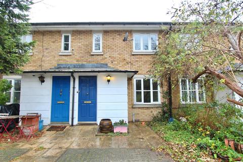 2 bedroom house to rent, Royal Close, London N16