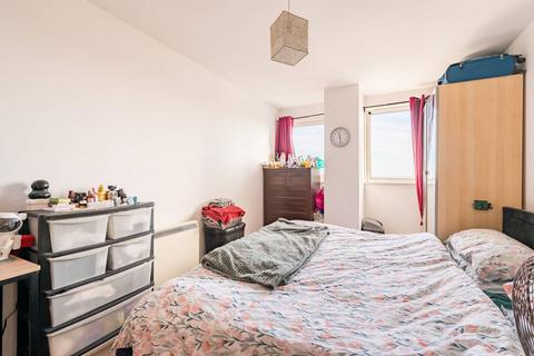 2 bedroom flat for sale, City Gate House, Ilford, IG2