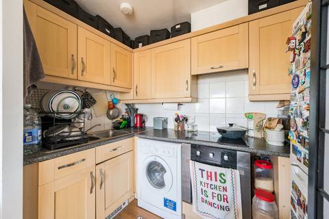 2 bedroom flat for sale, City Gate House, Ilford, IG2