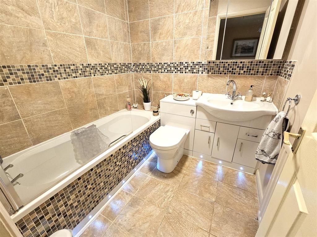Bathroom 2.jpg