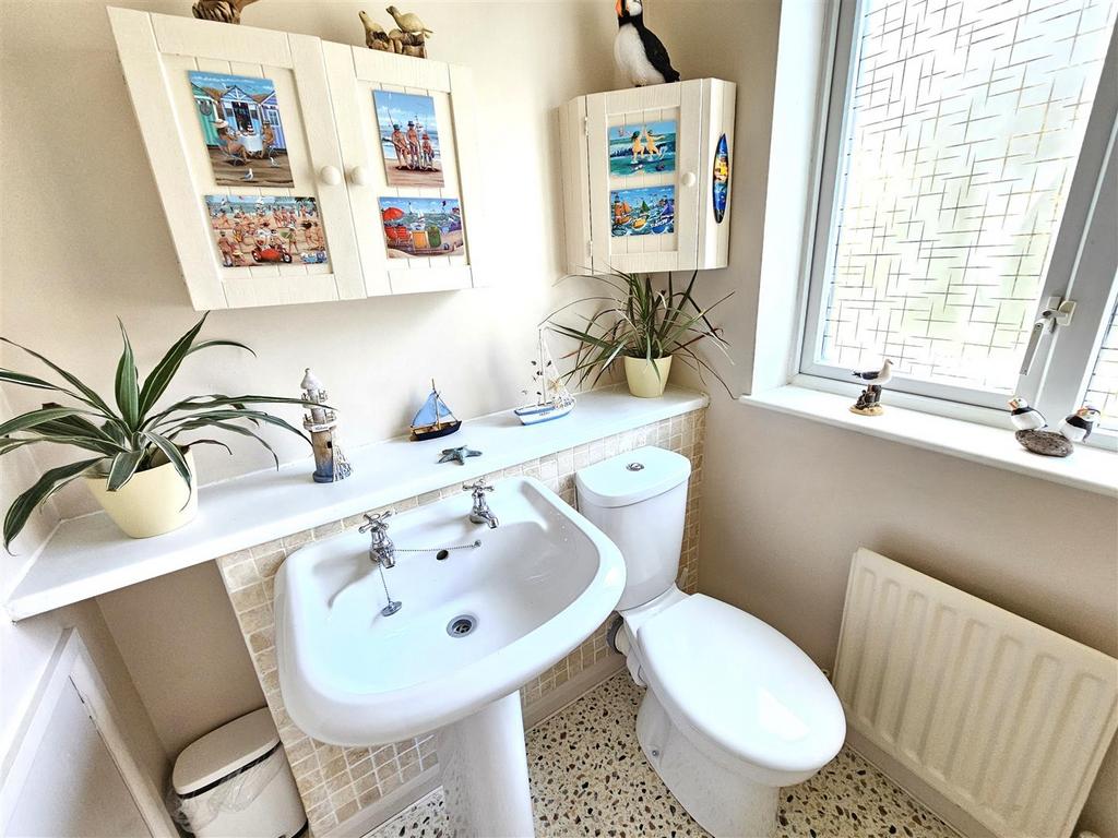 Bathroom (2).jpg