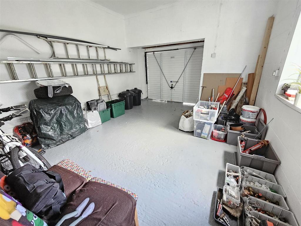 Garage.jpg