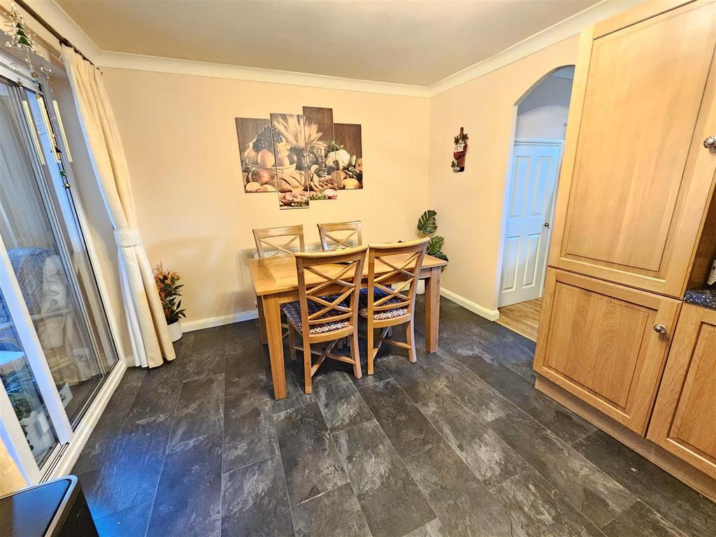 Dining Area.jpg
