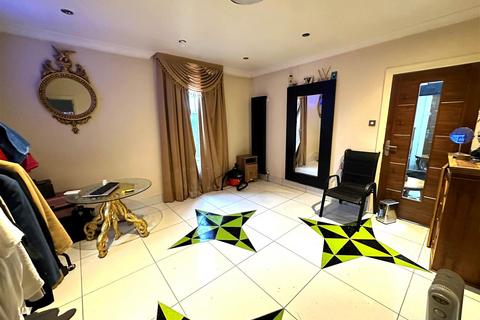 undefined, Staines Road, Bedfont