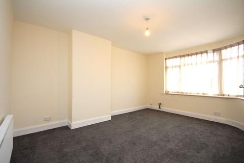 3 bedroom semi-detached house to rent, Shakespeare Road, Dunstable, Luton LU4