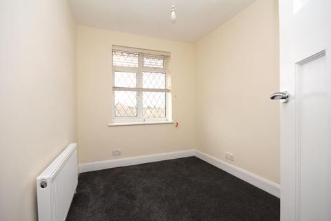 3 bedroom semi-detached house to rent, Shakespeare Road, Dunstable, Luton LU4