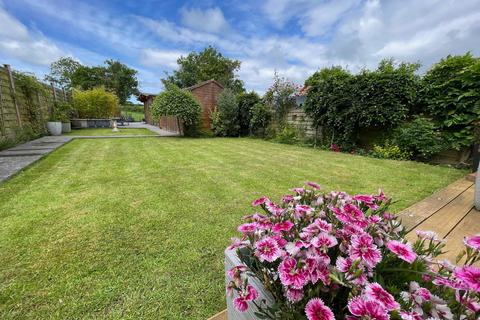 4 bedroom semi-detached house for sale, Bishops Road, Cleeve