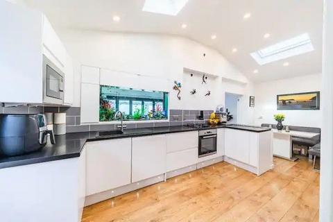 4 bedroom semi-detached house for sale, Bishops Road, Cleeve