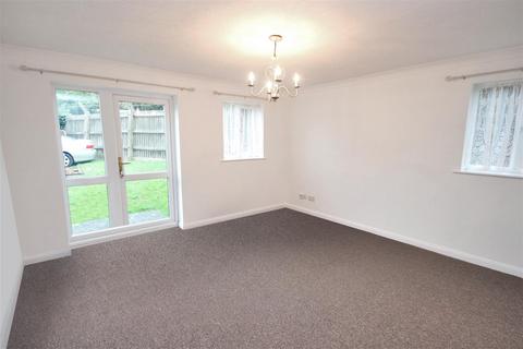 2 bedroom flat to rent, Regal Court, Rushden NN10