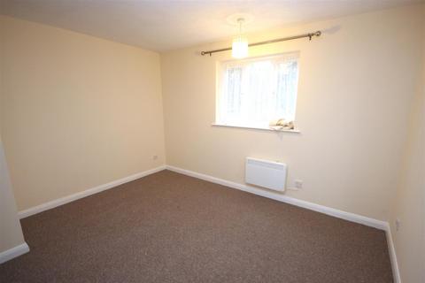 2 bedroom flat to rent, Regal Court, Rushden NN10