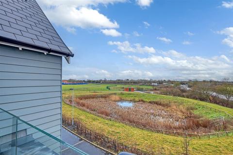 4 bedroom semi-detached house for sale, Grantham Drive, Chelmsford