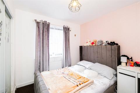 2 bedroom flat for sale, Rill Court, Barking IG11