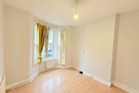 4 bedroom semi-detached house to rent, London, N15 6TL