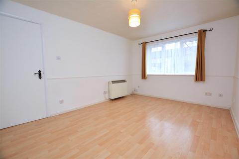 15 Fairfield Close, Mitcham, CR4 3RE