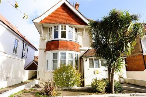 5 bedroom flat to rent, Palmiera Avenue, Hove