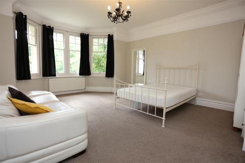 5 bedroom flat to rent, Palmiera Avenue, Hove