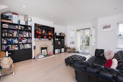 4 bedroom end of terrace house to rent, St Marys Road, Ealing, W5