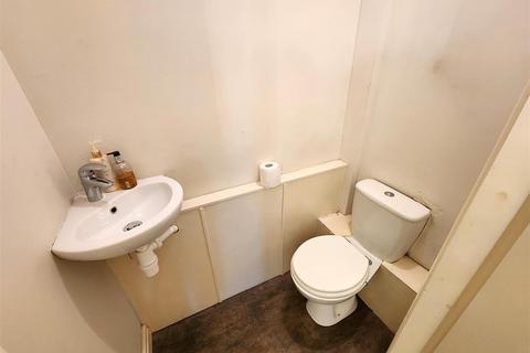 2 bedroom terraced house to rent, Bolton Road, Westhoughton, Bolton