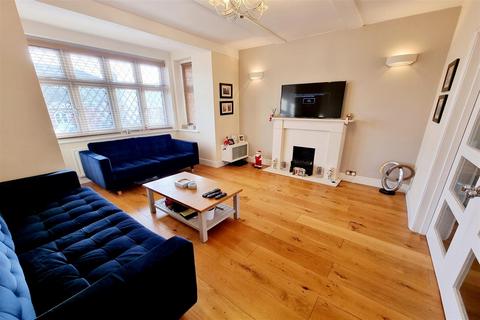 4 bedroom semi-detached house for sale, Belgrave Gardens, Southgate/Oakwood, N14