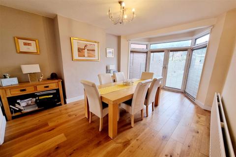 4 bedroom semi-detached house for sale, Belgrave Gardens, Southgate/Oakwood, N14