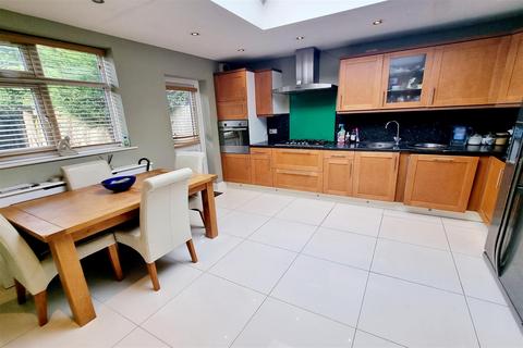 4 bedroom semi-detached house for sale, Belgrave Gardens, Southgate/Oakwood, N14