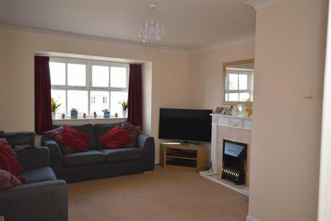 2 bedroom flat to rent, Evensyde, Watford