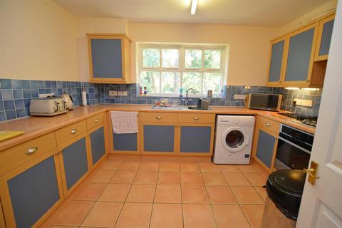 2 bedroom flat to rent, Evensyde, Watford