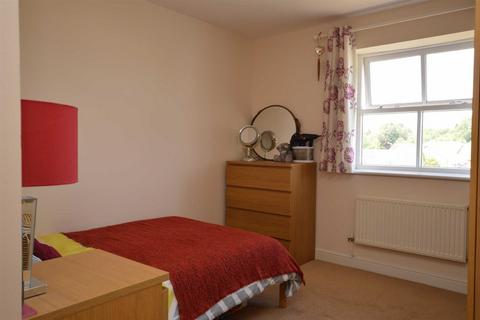 2 bedroom flat to rent, Evensyde, Watford