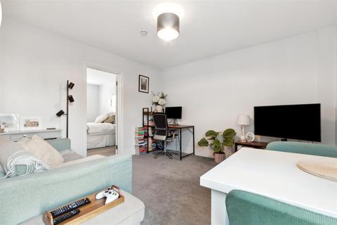 2 bedroom flat to rent, Garratt Lane, Wandsworth SW17