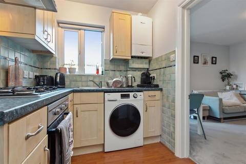 2 bedroom flat to rent, Garratt Lane, Wandsworth SW17