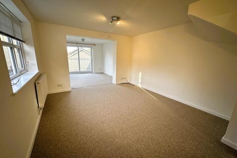 3 bedroom terraced house to rent, Stainers Way, Chippenham