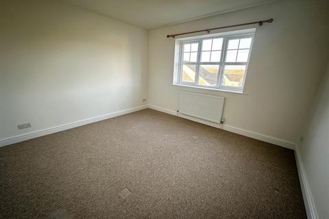 3 bedroom terraced house to rent, Stainers Way, Chippenham