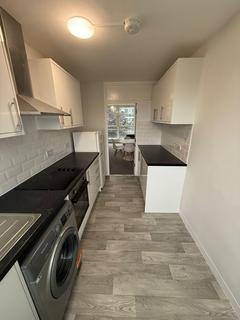 3 bedroom flat to rent, Rolls Road, London SE1