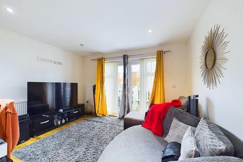 2 bedroom apartment to rent, Chequers Avenue, High Wycombe, Buckinghamshire, HP11 1GP