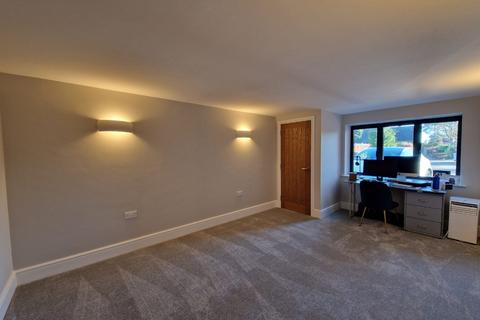 4 bedroom detached house to rent, Southwell Road, Kirklington, Newark, Nottinghamshire, NG22 8NF