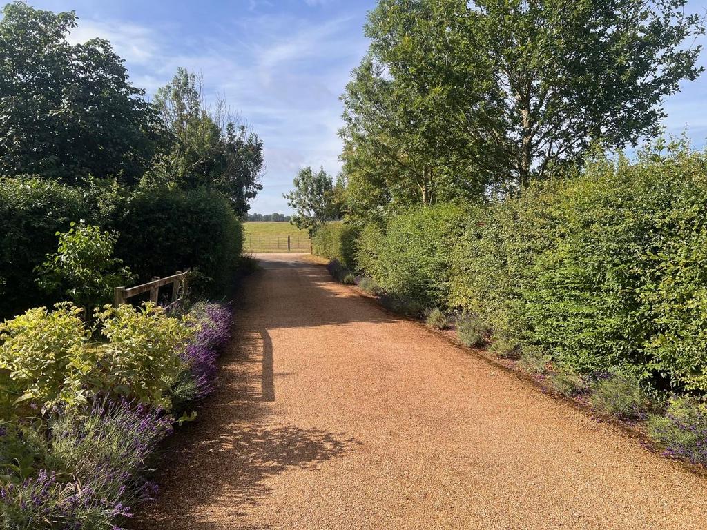 CHILSWELL FARM APPROACH.jpg