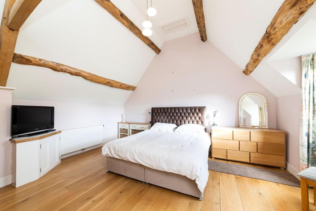 PRINCIPAL BEDROOM.jpg