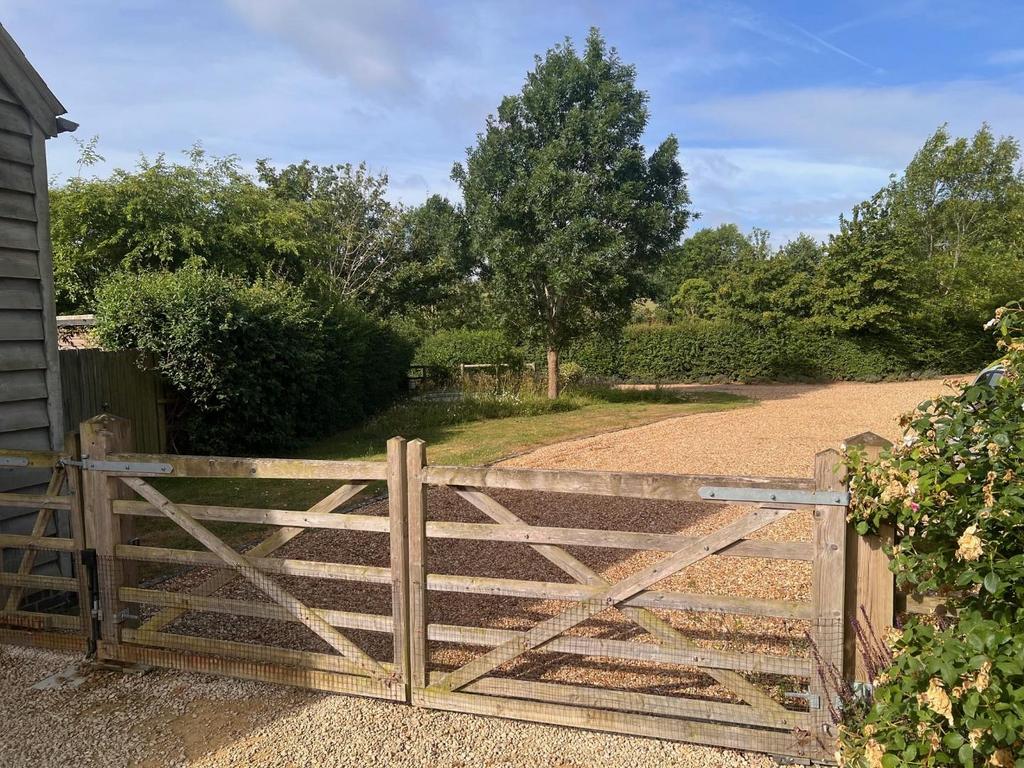 GATED ENTRANCE.jpg