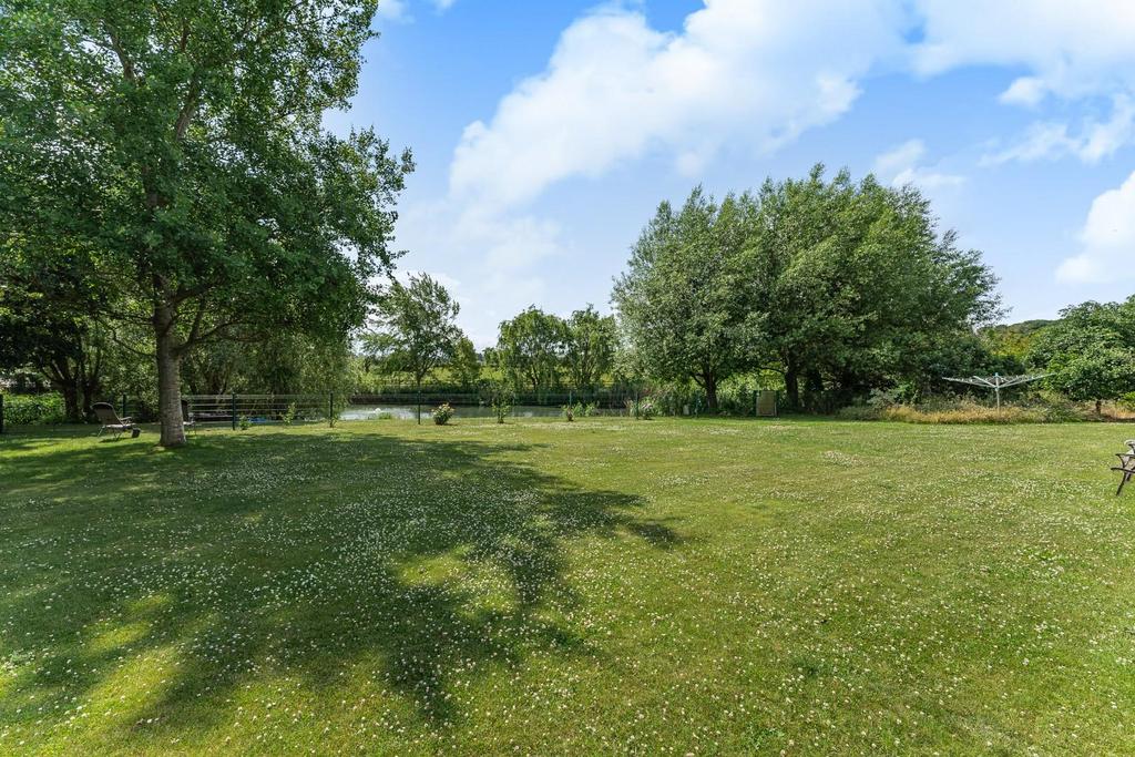 PRIVATE 1 ACRE WATERSIDE GROUNDS.jpg