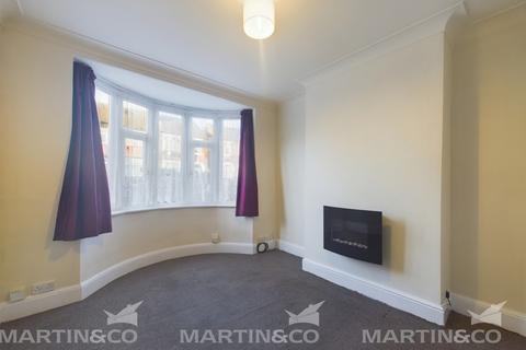 3 bedroom semi-detached house to rent, Larchfield Road, Balby