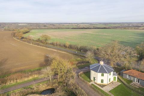 3 bedroom detached house to rent, Powney Street, Ipswich IP7