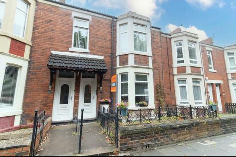 3 bedroom flat to rent, Holly Avenue, Wallsend NE28