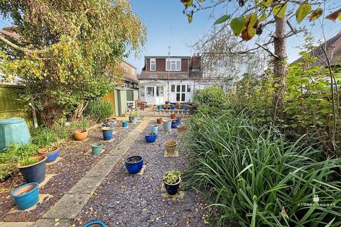 3 bedroom semi-detached house for sale, High Road, Benfleet