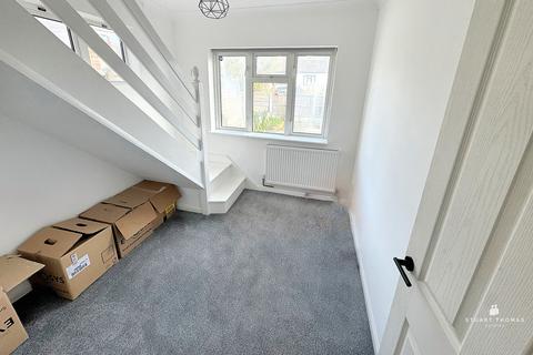 3 bedroom semi-detached house for sale, High Road, Benfleet