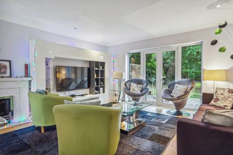 1 Blyton Close, Beaconsfield, HP9 2LX
