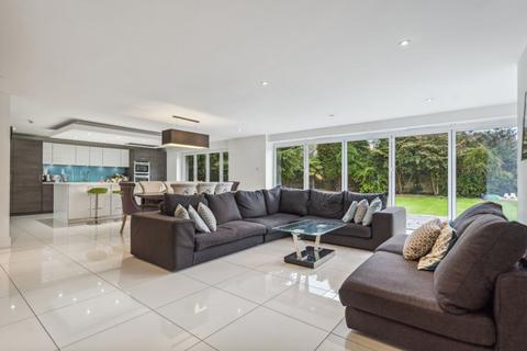 1 Blyton Close, Beaconsfield, HP9 2LX
