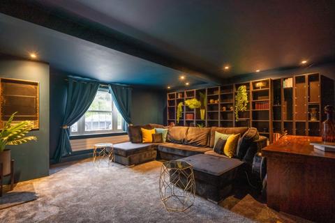 1 Blyton Close, Beaconsfield, HP9 2LX