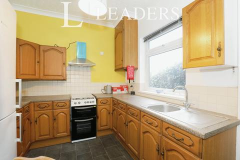 4 bedroom terraced house to rent, London Road, ST5