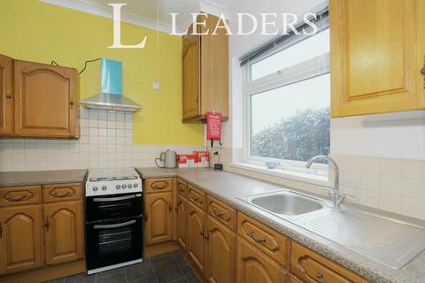 4 bedroom terraced house to rent, London Road, ST5