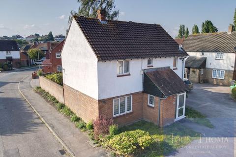 4 bedroom detached house to rent, Peel Place, Clayhall IG5